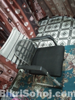 অফিস চেয়ার।